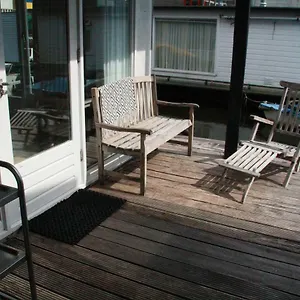  Couette-café Houseboat Sooki